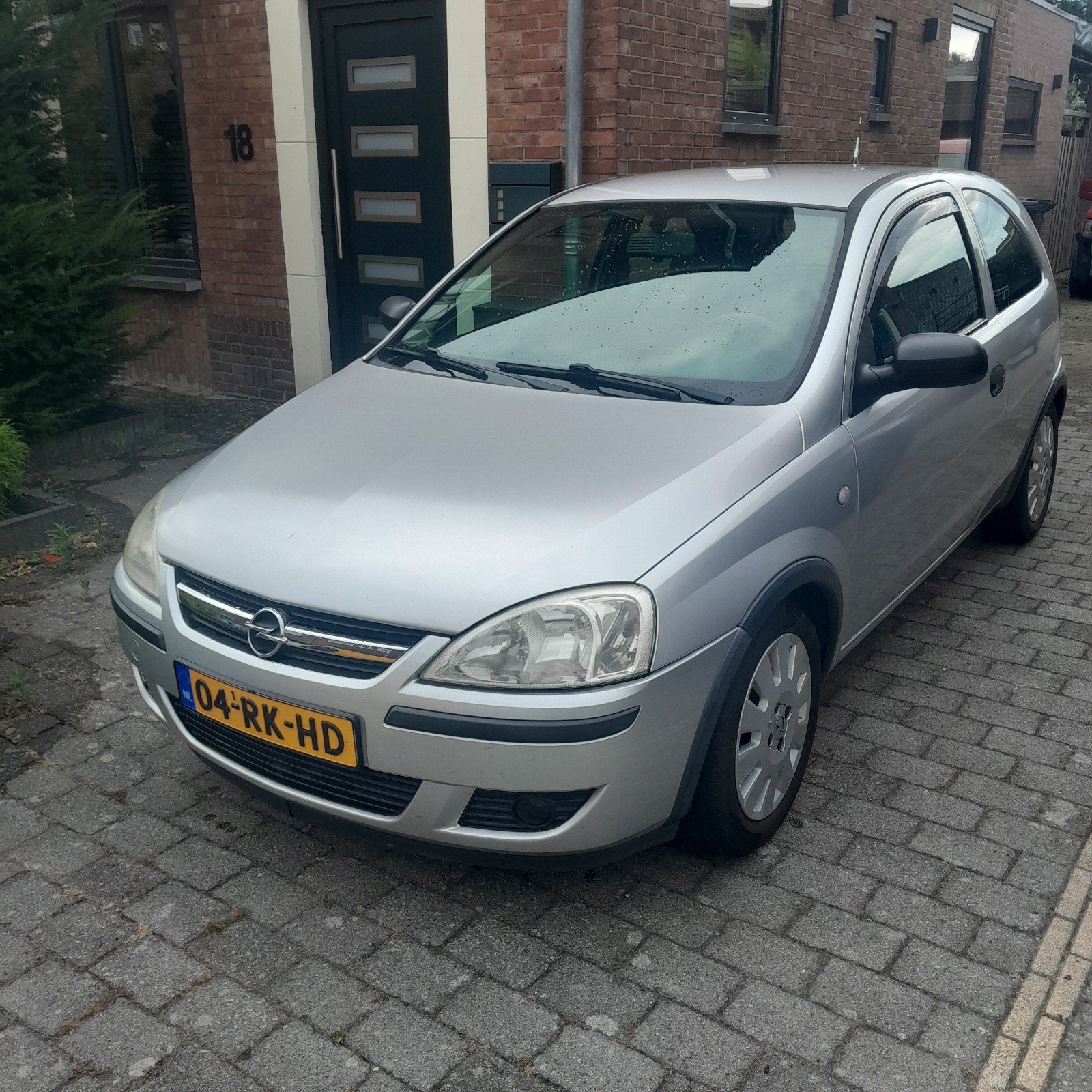 Opel Corsa 1.2 16V Twinport 3D 2005 Grijs, Auto's, Voorwielaandrijving, 450 kg, 31 €/maand, 4 cilinders
