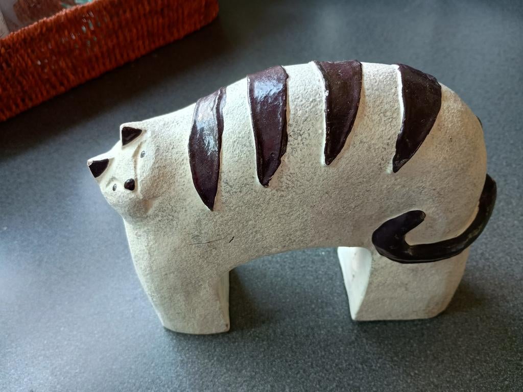 Decoratieve Kat met Hoge Rug - Zo Goed als Nieuw, Ophalen of Verzenden, Zo goed als nieuw, Hond of Kat, Beeldje of Figuurtje