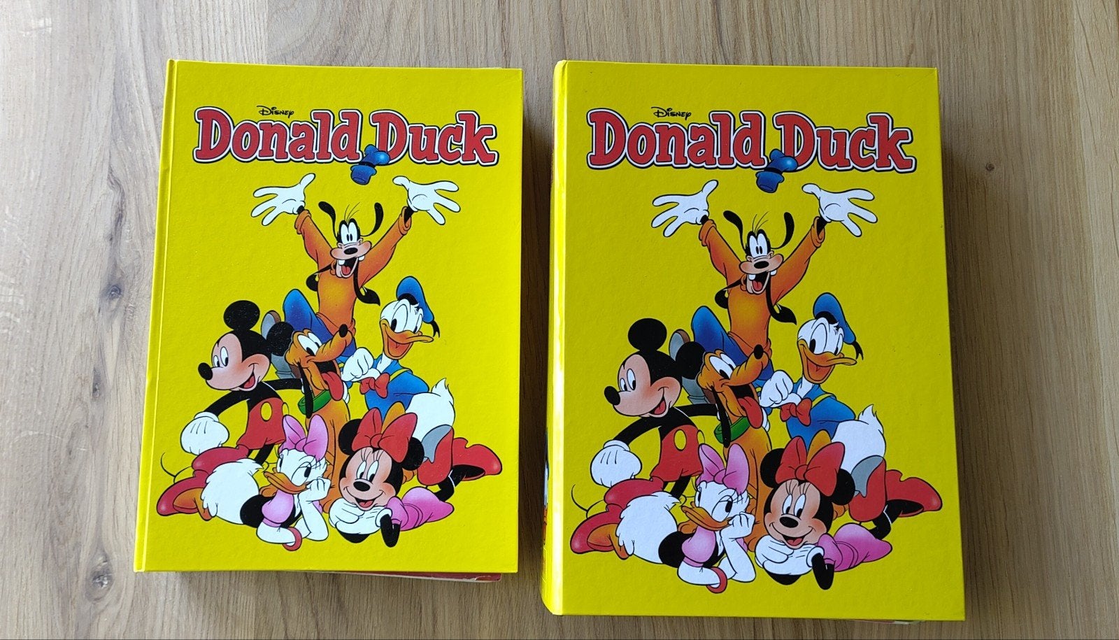 Donald Duck stripboeken jaargang 2011 in verzamelmap, Meerdere stripboeken, Ophalen, Gelezen