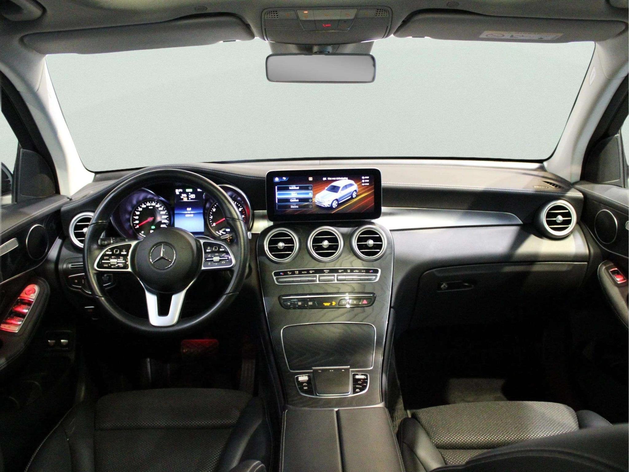 Mercedes-Benz GLC-Klasse 300e 4MATIC Premium Plus | Panorama, Auto's, Automaat, 14 kWh, Gebruikt, 4 cilinders