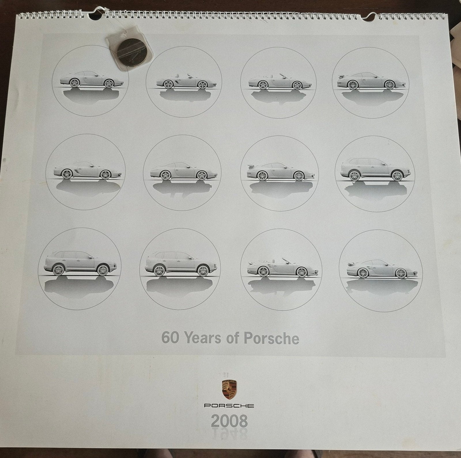 Porsche kalender 2008, 60 years of Porsche, incl. munt, Ophalen of Verzenden, Maandkalender, Zo goed als nieuw