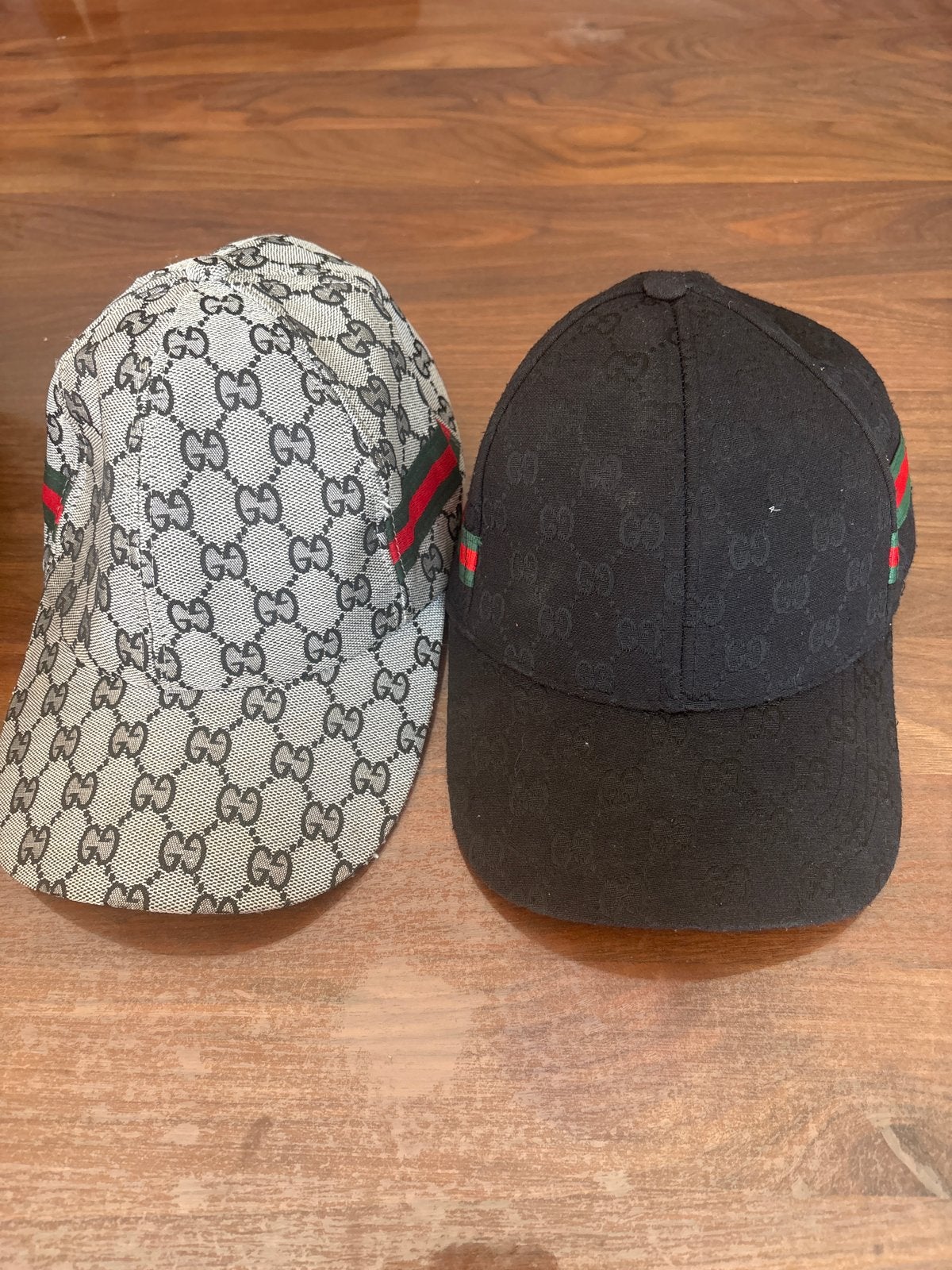 Gucci petten - Zwart en Grijs met GG-patroon, Kleding | Dames, Ophalen of Verzenden, Gedragen, One size fits all, Pet
