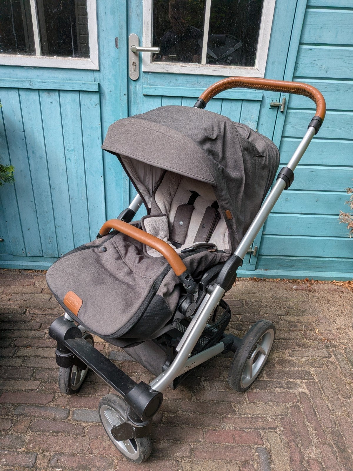 Mutsy Nio kinderwagen met adapters en meerijdplankje, Ophalen, Gebruikt, Met autostoeltje, Combiwagen