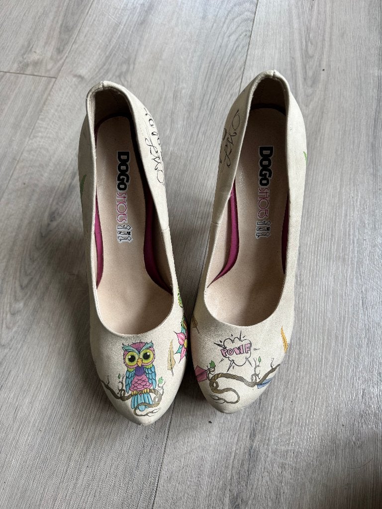 DOGO pumps nette staat maat 39 DZ, Kleding | Dames, Pumps, Overige kleuren, DOGO, Ophalen of Verzenden