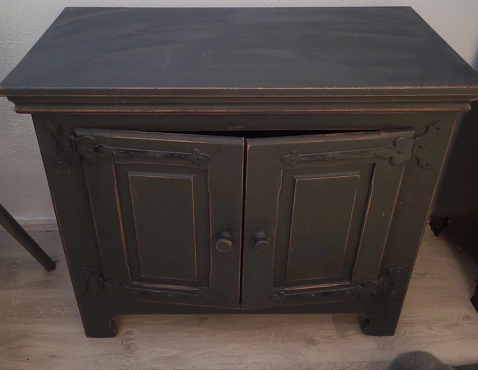 Mooie kast geverfd in Annie Sloan Graphite, Ophalen