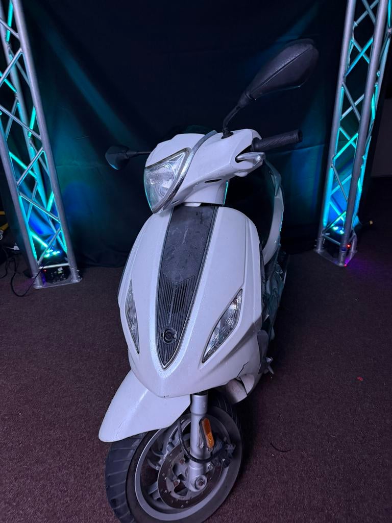 Piaggio fly 80cc, Ophalen, Zo goed als nieuw, Benzine, Fly