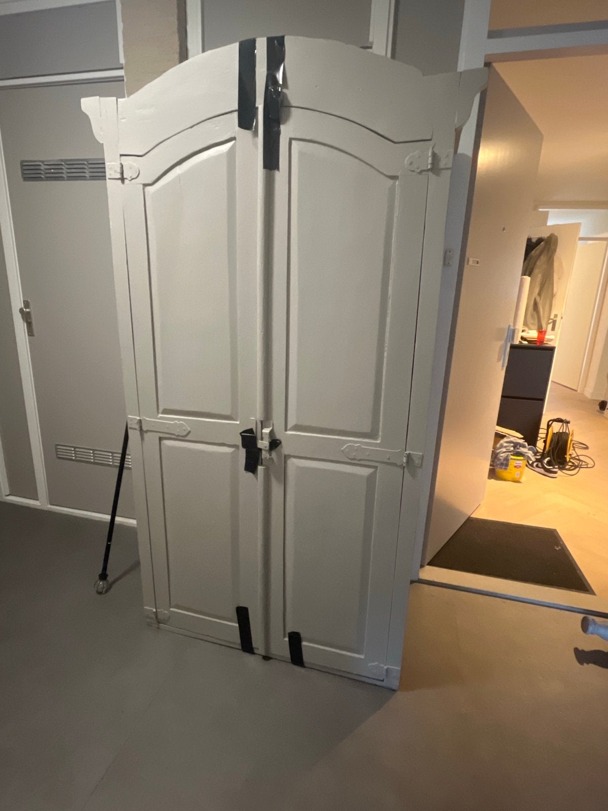 Antieke massief houten kast met roede en planken, Antiek en Kunst, Ophalen