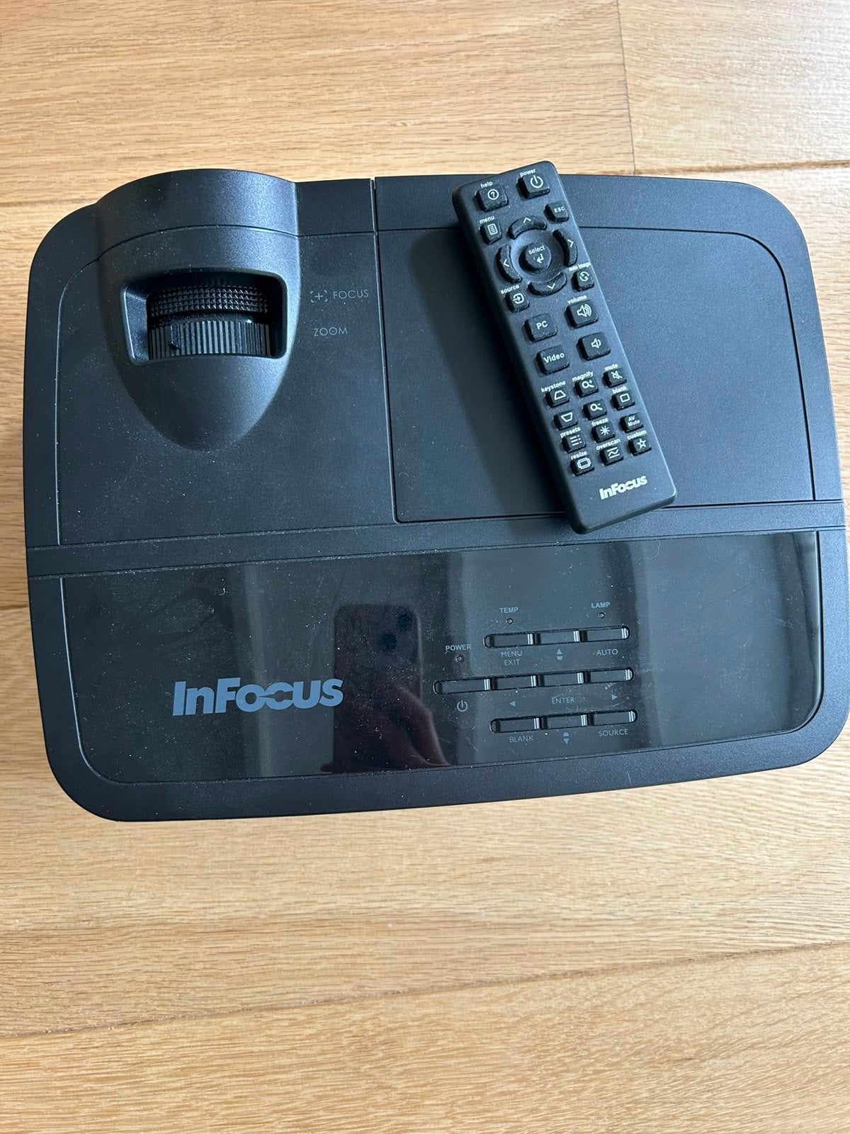 Infocus beamer IN112a DLP HD, Ophalen, Zo goed als nieuw, LED