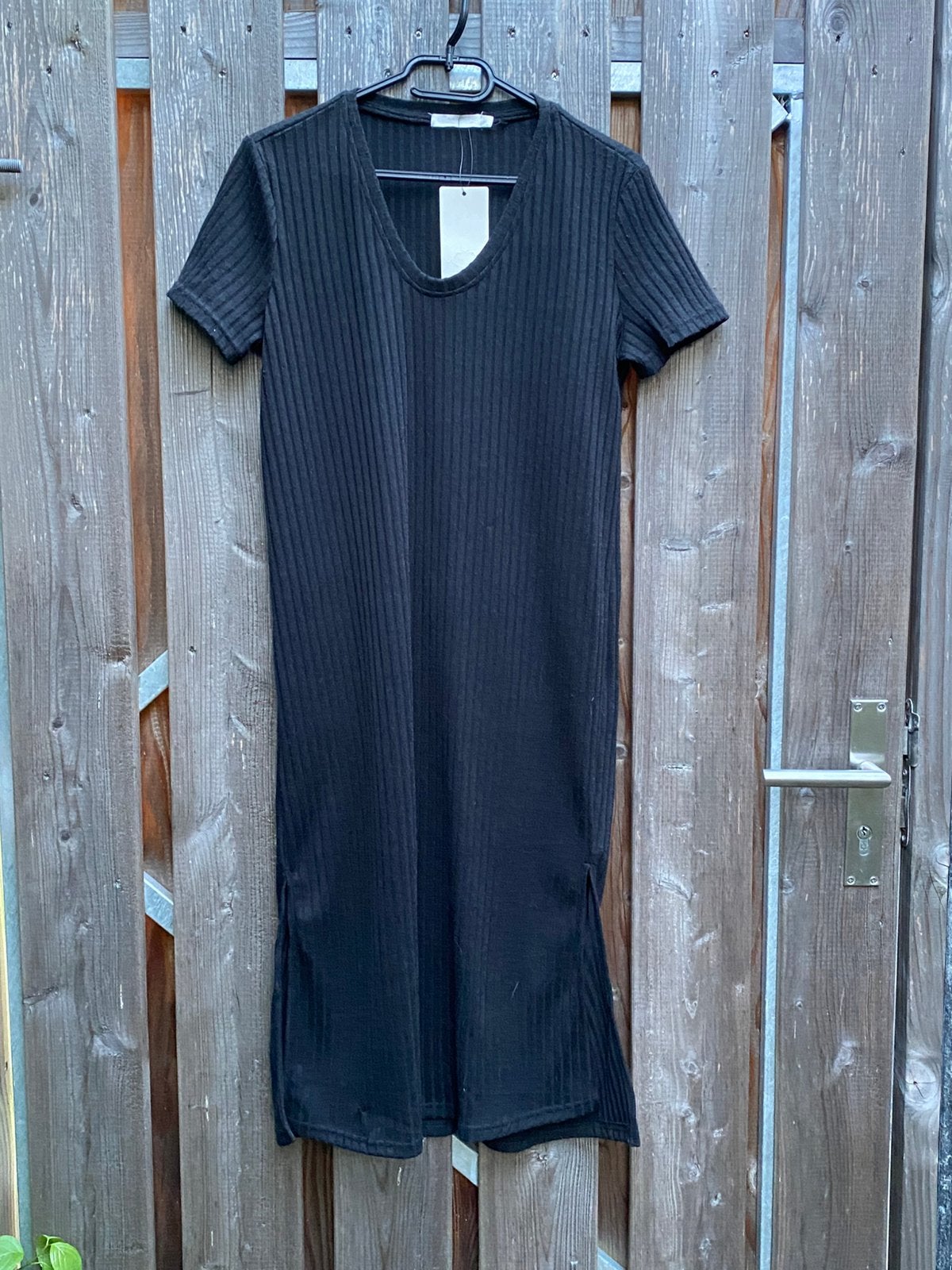 Vera & Lucy, zwarte jurk, korte mouw, 2 splitten, M,  nieuw, Maat 38/40 (M), Zwart, Nieuw, Ophalen of Verzenden