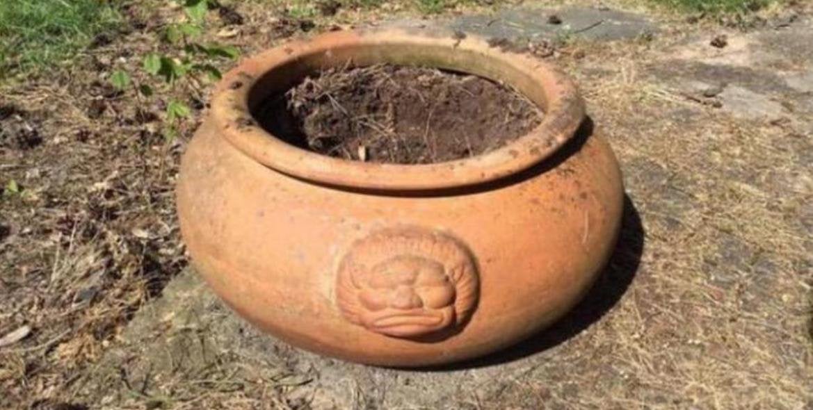 Oud Hollandse unieke terracotta bloempot zonkop 77cm, Tuin en Terras, Bloempotten, Ophalen, Gebruikt, 40 cm of meer, Rond