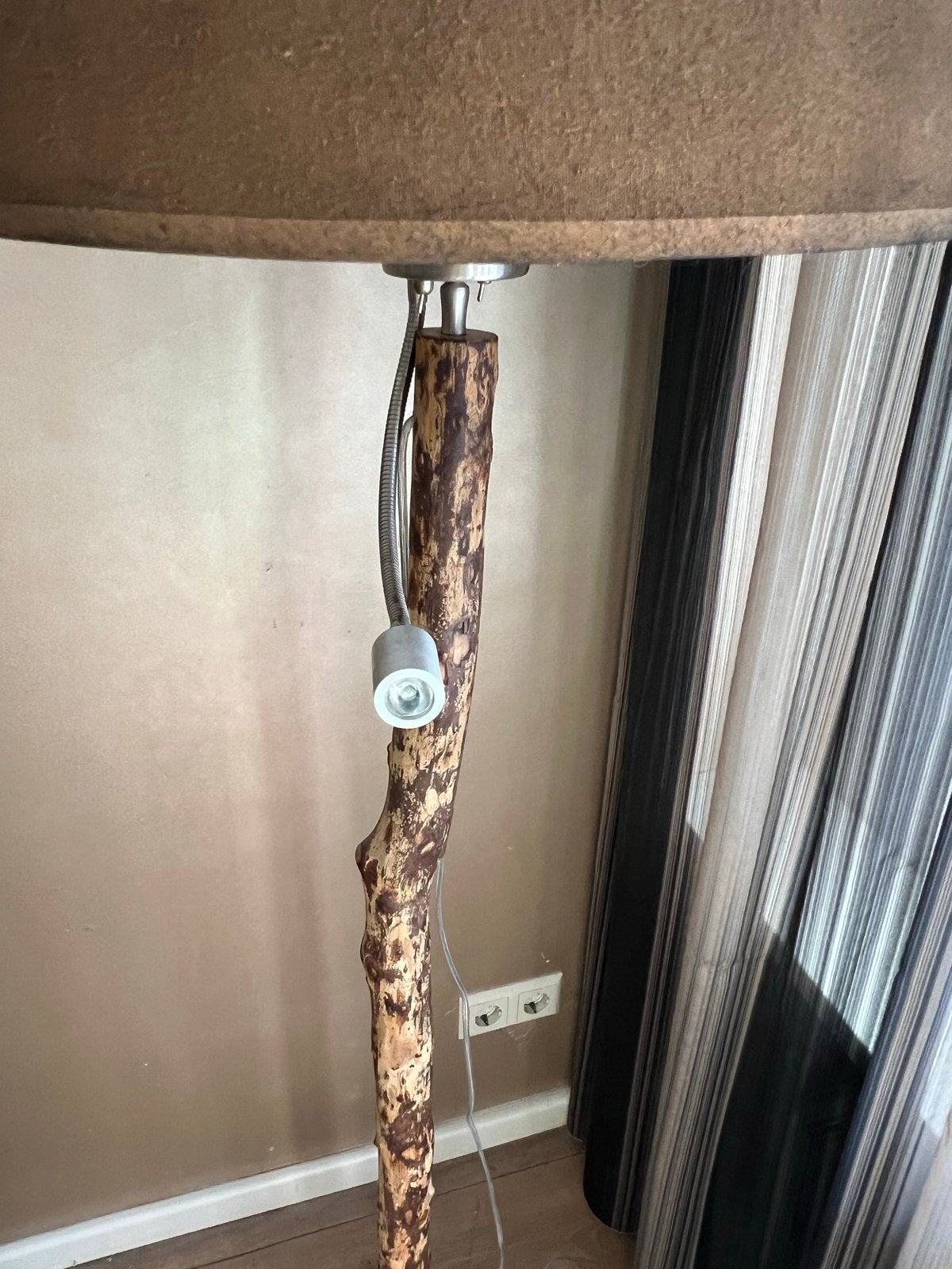 Unieke staande lamp van natuurhout met stoffen kap, Huis en Inrichting, Lampen | Vloerlampen, Ophalen, Gebruikt, E27 (groot), 150 tot 200 cm