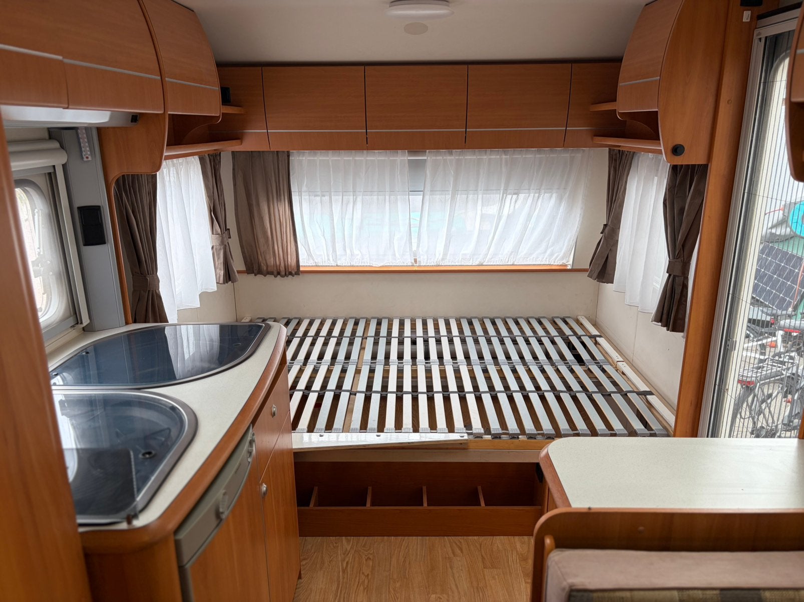 Homestar HR48 (2009) caravan ideale indeling voor gezinnen, Home Star, Treinzit, Dwars-stapelbed, 4 tot 5 meter