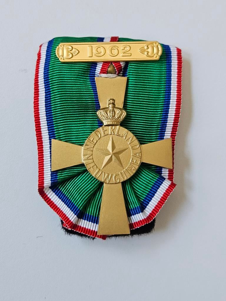 Medaille Guinea Kruis onderscheiding met gesp 1962, Ophalen of Verzenden, Landmacht, Nederland, Lintje, Medaille of Wings