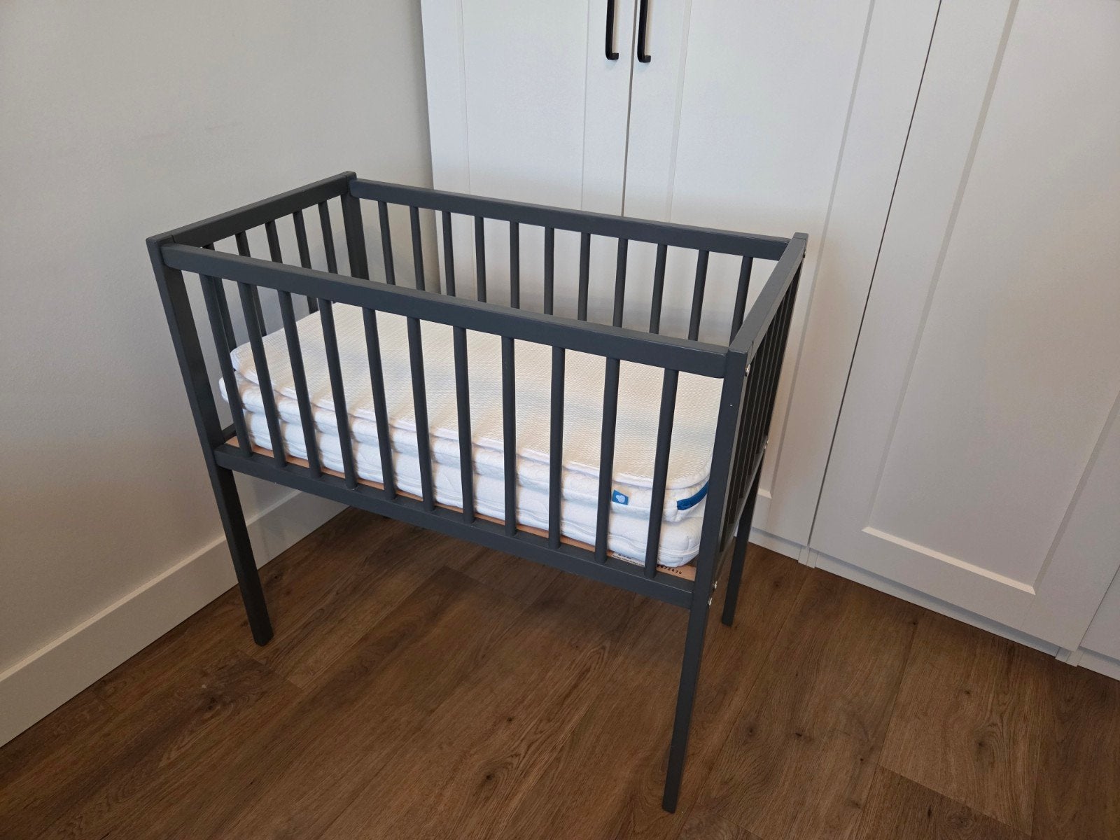 Prenatal houten wieg - antraciet - met Aerosleep matrasje, Ophalen, Gebruikt, Wieg