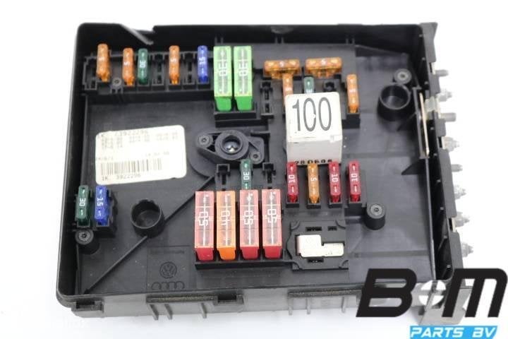 Zekeringkast in motorruimte VW Jetta 1K 1K0937125A, Gebruikt