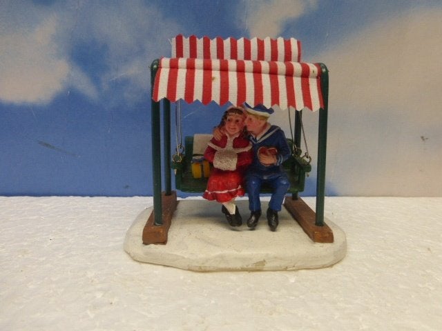 lemax Puppy Love kerstdorp poppetjes figurines bankje kerst, Diversen, Kerst, Ophalen of Verzenden, Zo goed als nieuw