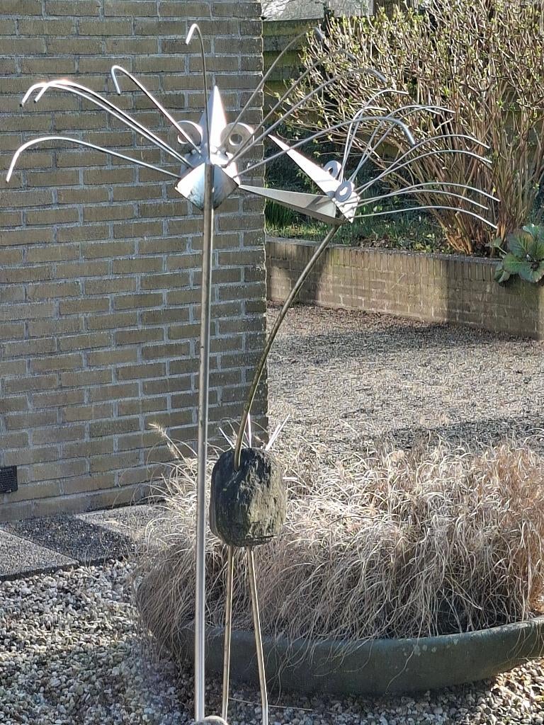 Twee vogels van RVS en kei voor in de tuin, Tuin en Terras, Tuinbeelden, Ophalen, Zo goed als nieuw, Metaal, Dierenbeeld