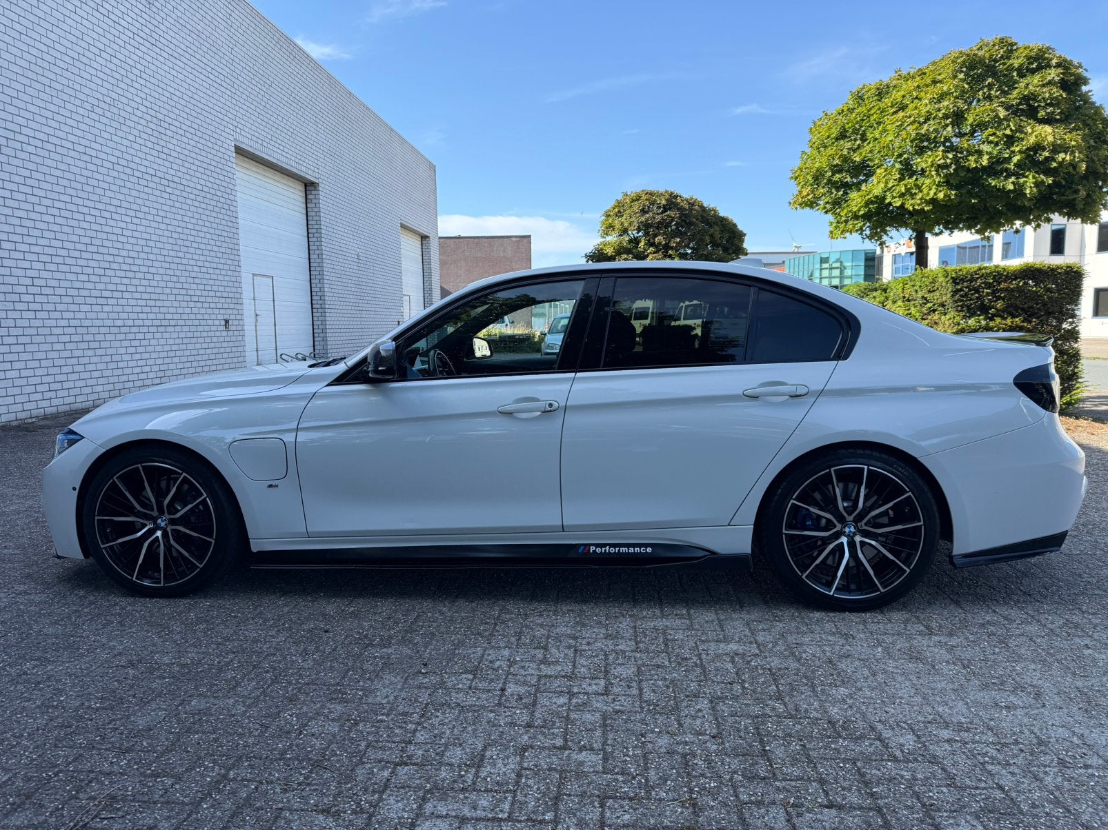 BMW 330e 252pk  pano, Auto's, BMW, 1998 cc, Achterwielaandrijving, 48 km/l, Wit