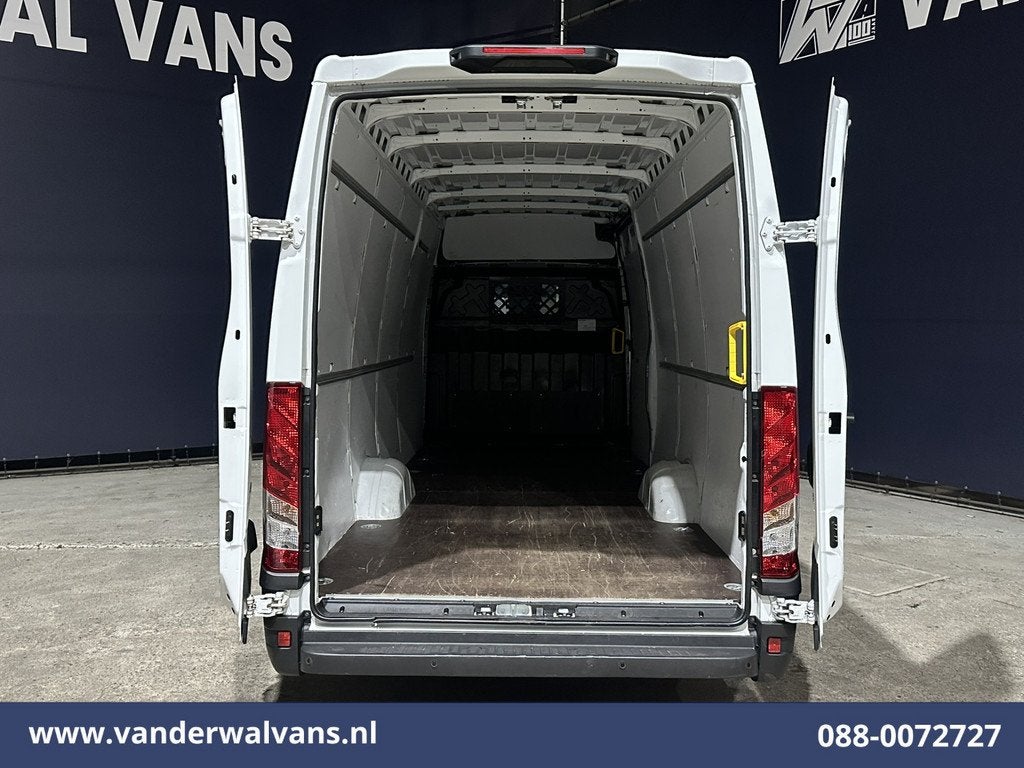 Iveco Daily 35S16 157pk L3H2 Euro6 Airco | 3500kg trekvermog, Auto's, Bestelauto's, Gebruikt, Iveco, 11 km/l, Geïmporteerd