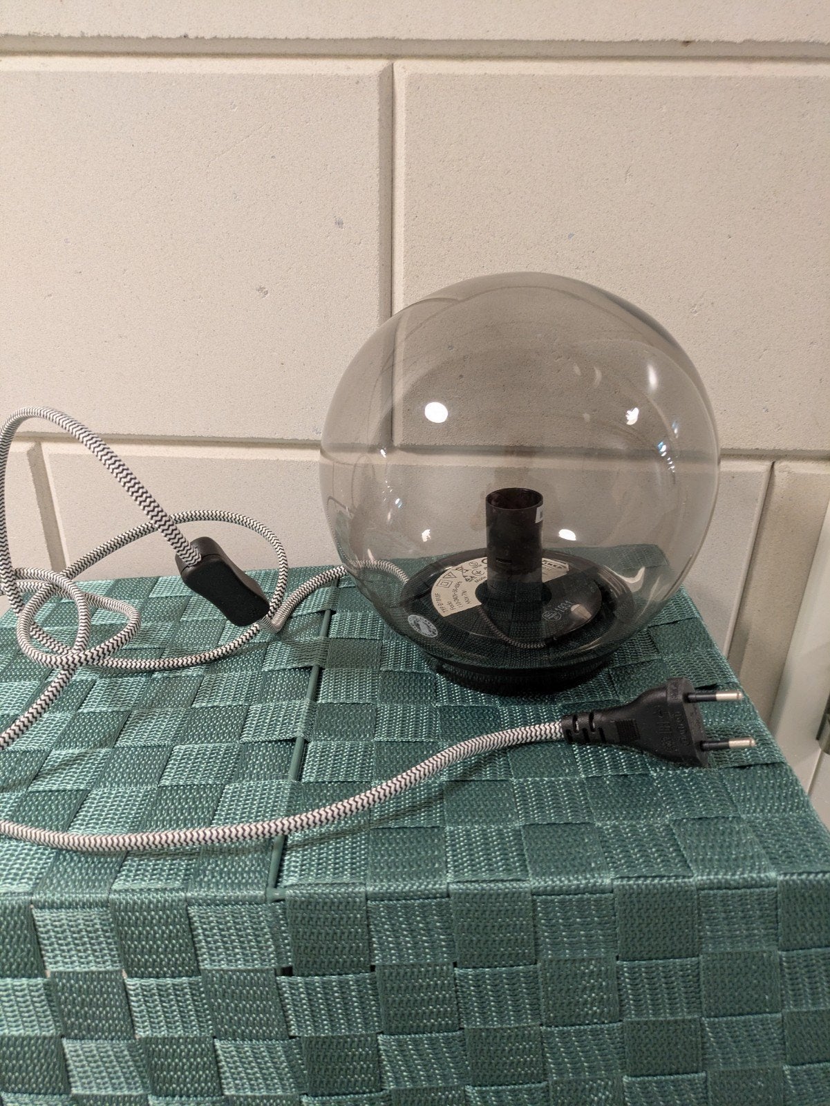 IKEA FADO tafellamp rookgrijs glas - Nieuwstaat, Ophalen, Met schakelaar, E14 (klein), Grijs