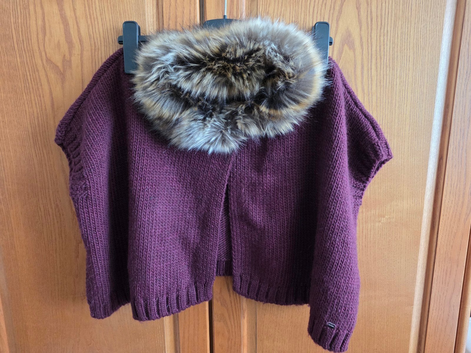 Tiffosi mouwloos bordeaux vestje met bont 128, Meisje, Trui of Vest, Ophalen of Verzenden, Zo goed als nieuw