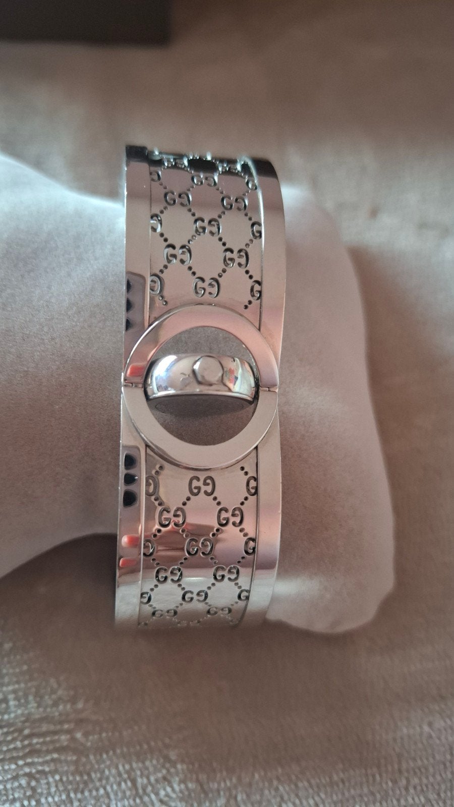 Gucci Twirl Polshorloge Zilverkleurig - Swiss Made, Staal, Polshorloge, Zo goed als nieuw, Zilver