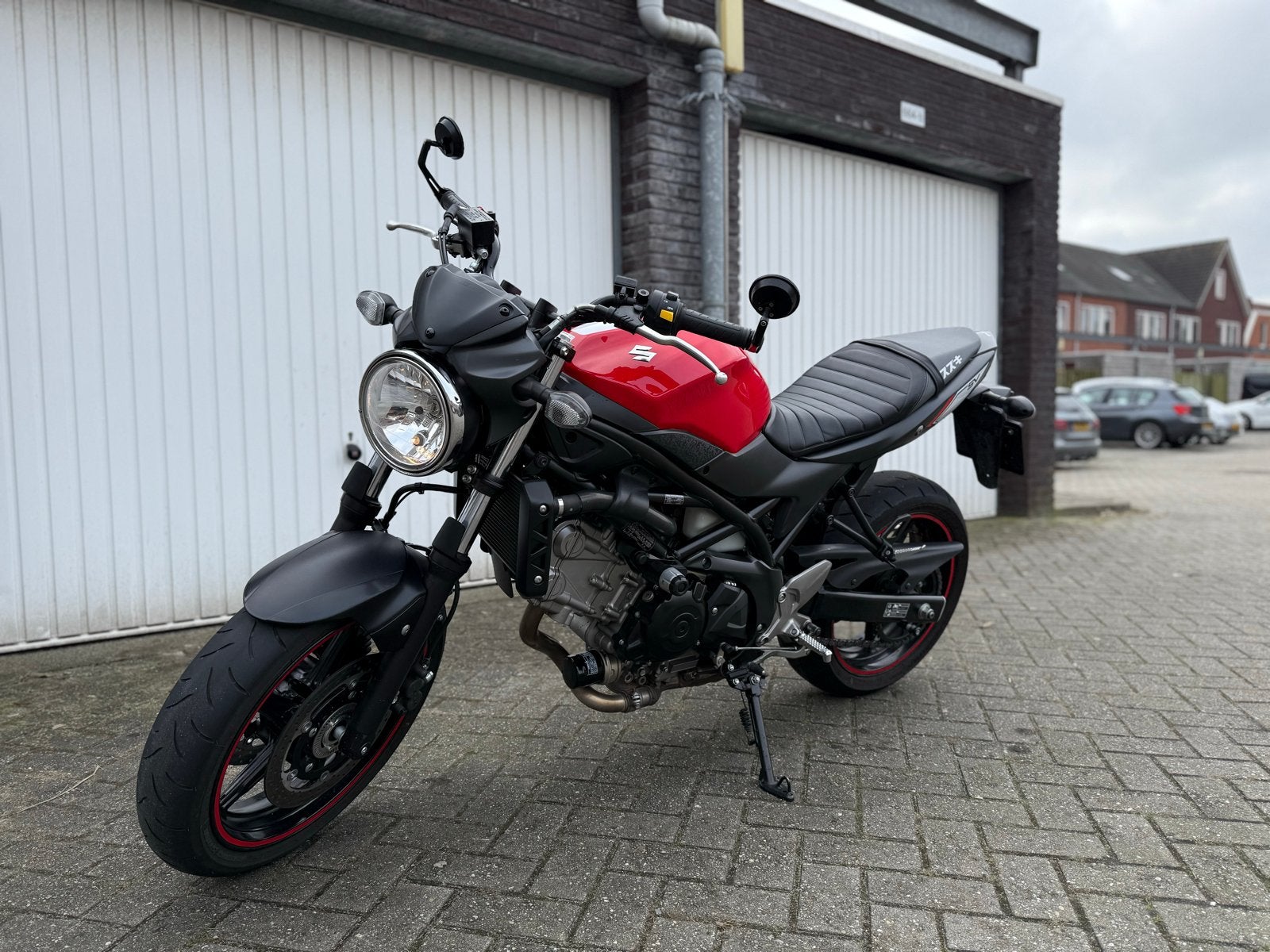 Suzuki SV650 uit 2016 met SC Project slipon, Handvatverwarming, 2 cilinders, Gebruikt, Particulier