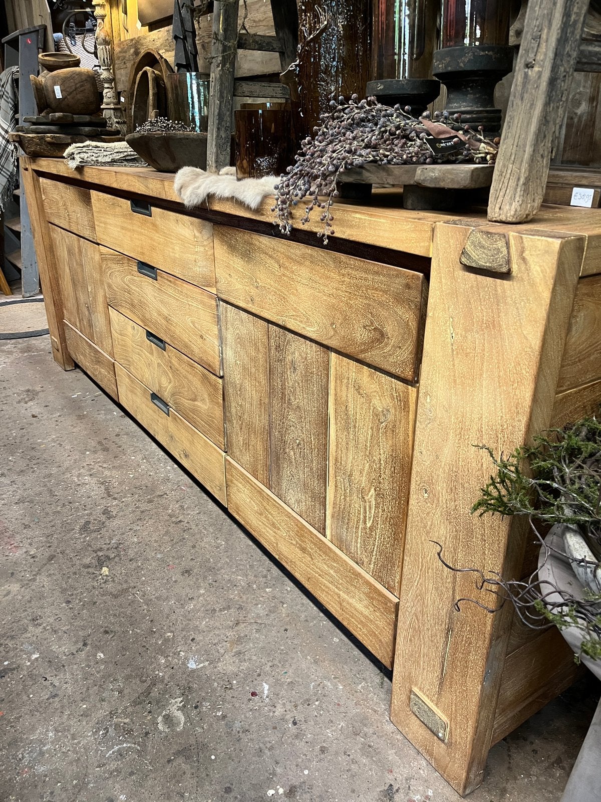 Massief houten dressoir – stoer, robuust en uniek, Ophalen, Zo goed als nieuw, 25 tot 50 cm, 200 cm of meer