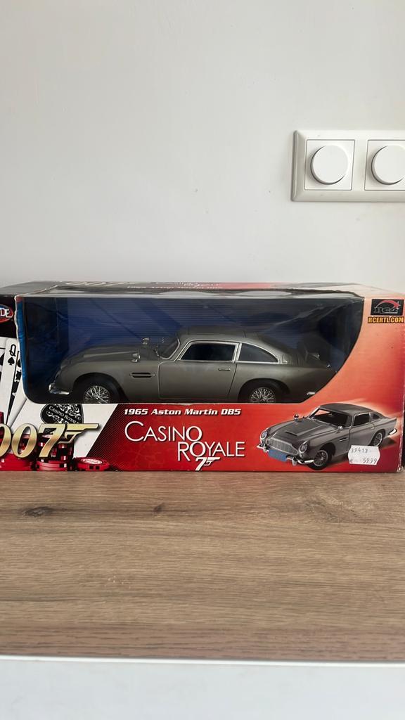 James Bond 007 Aston Martin DB5 Casino Royale schaalmodel, Hobby en Vrije tijd, Modelauto's | 1:43, Ophalen of Verzenden, Zo goed als nieuw