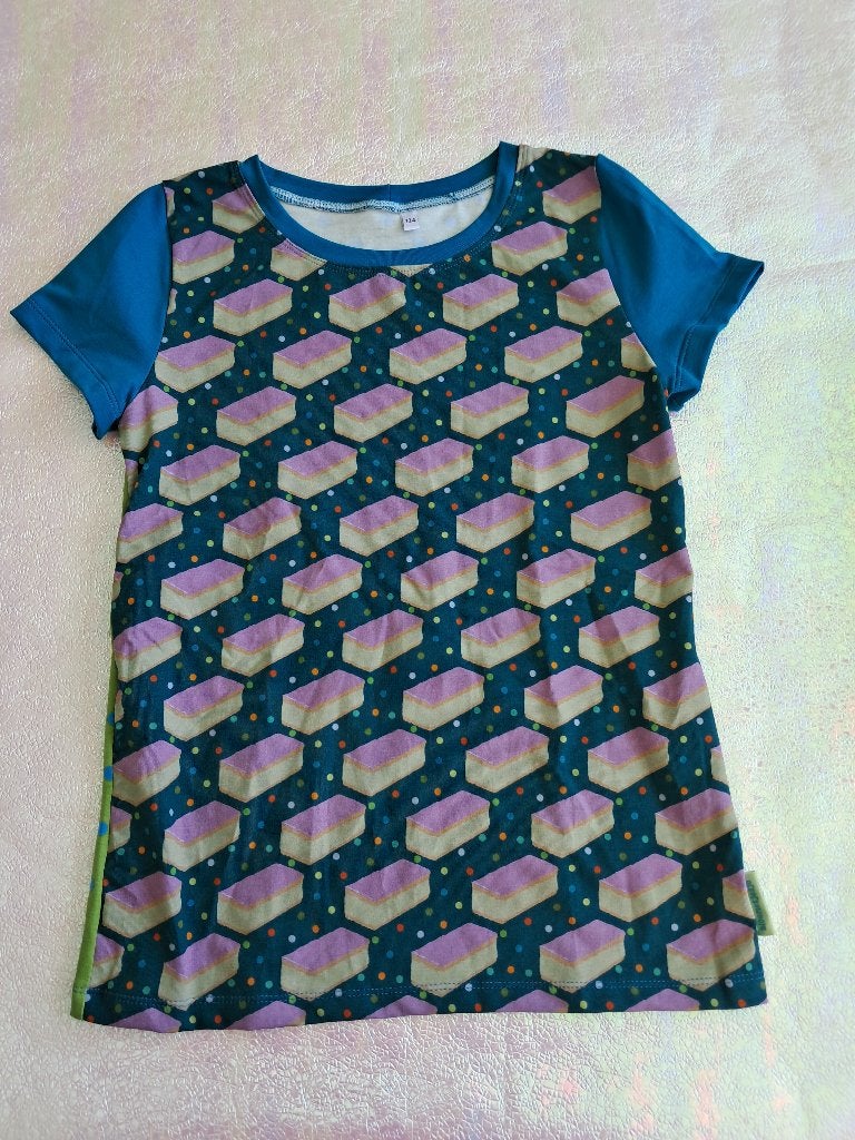 T-shirt 134 Handgemaakt vrolijke tompouce, Verzenden, Jongen of Meisje, Zo goed als nieuw, Bloemetjesjo