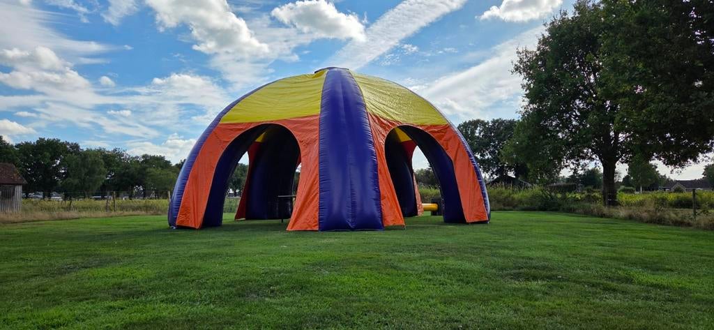 Te huur opblaasbare tent partytent feesttent, Hobby en Vrije tijd, Feestartikelen | Verhuur, Ophalen of Verzenden, Overige