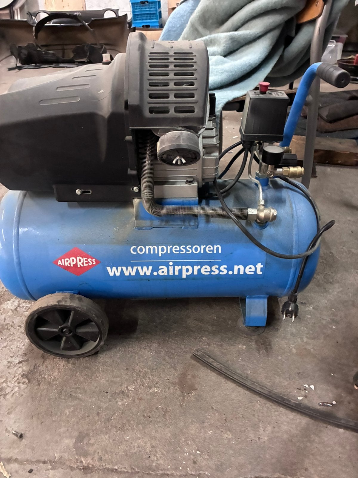Vrijwel nieuwe compressor van Airpress, Minder dan 25 liter, Ophalen, Zo goed als nieuw, Minder dan 200 liter/min