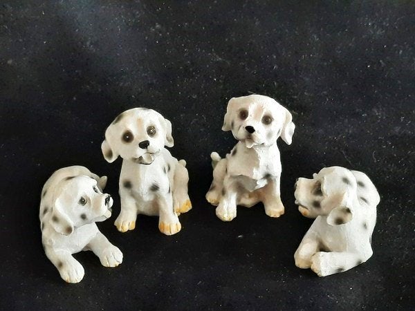 Prachtige Dalmatier Welpjes Beeldjes – Set van 4 (2805), Verzamelen, Beelden en Beeldjes, Ophalen, Zo goed als nieuw, Dier