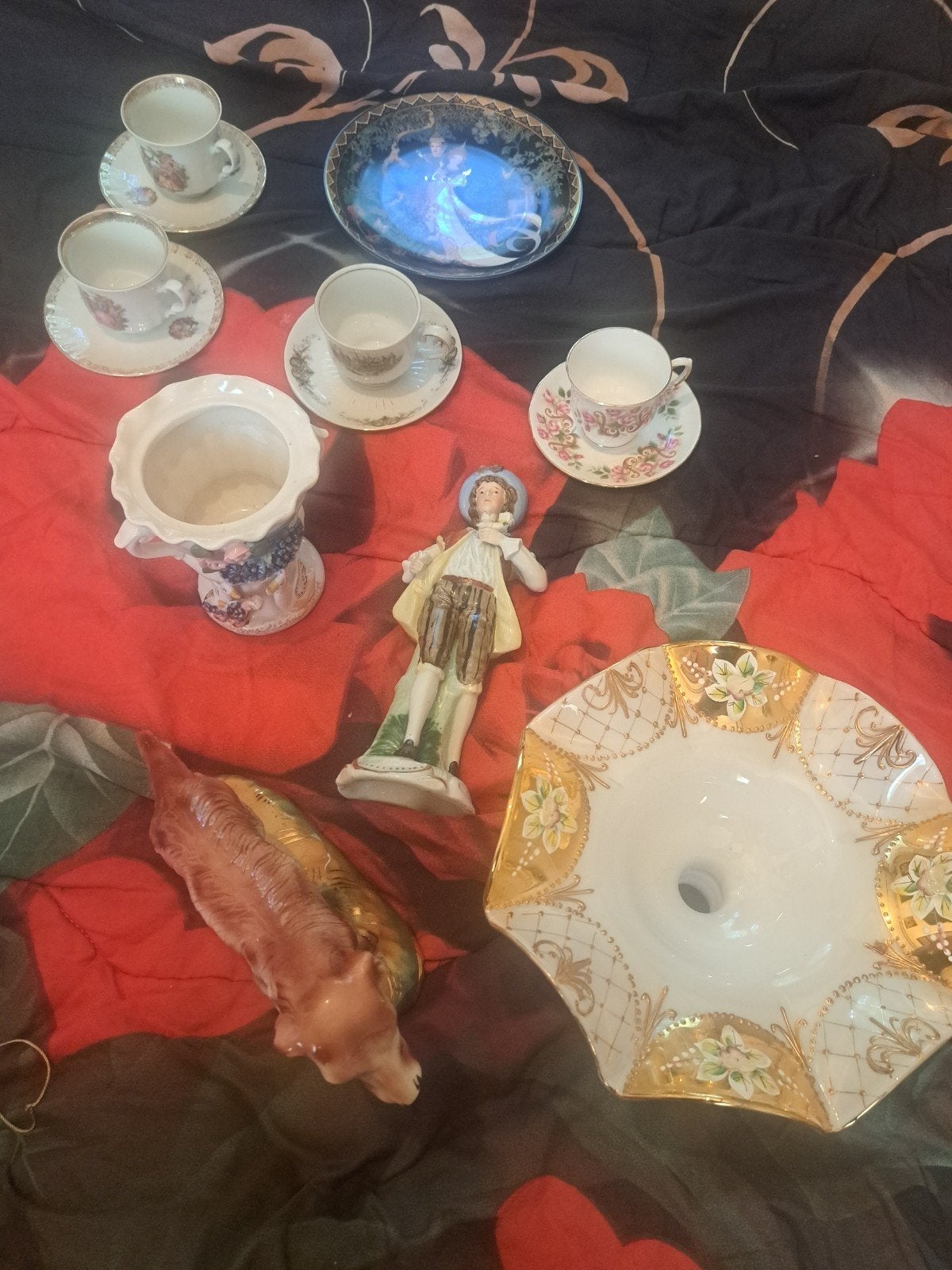Antieke beeldjes en servies:, Ophalen of Verzenden