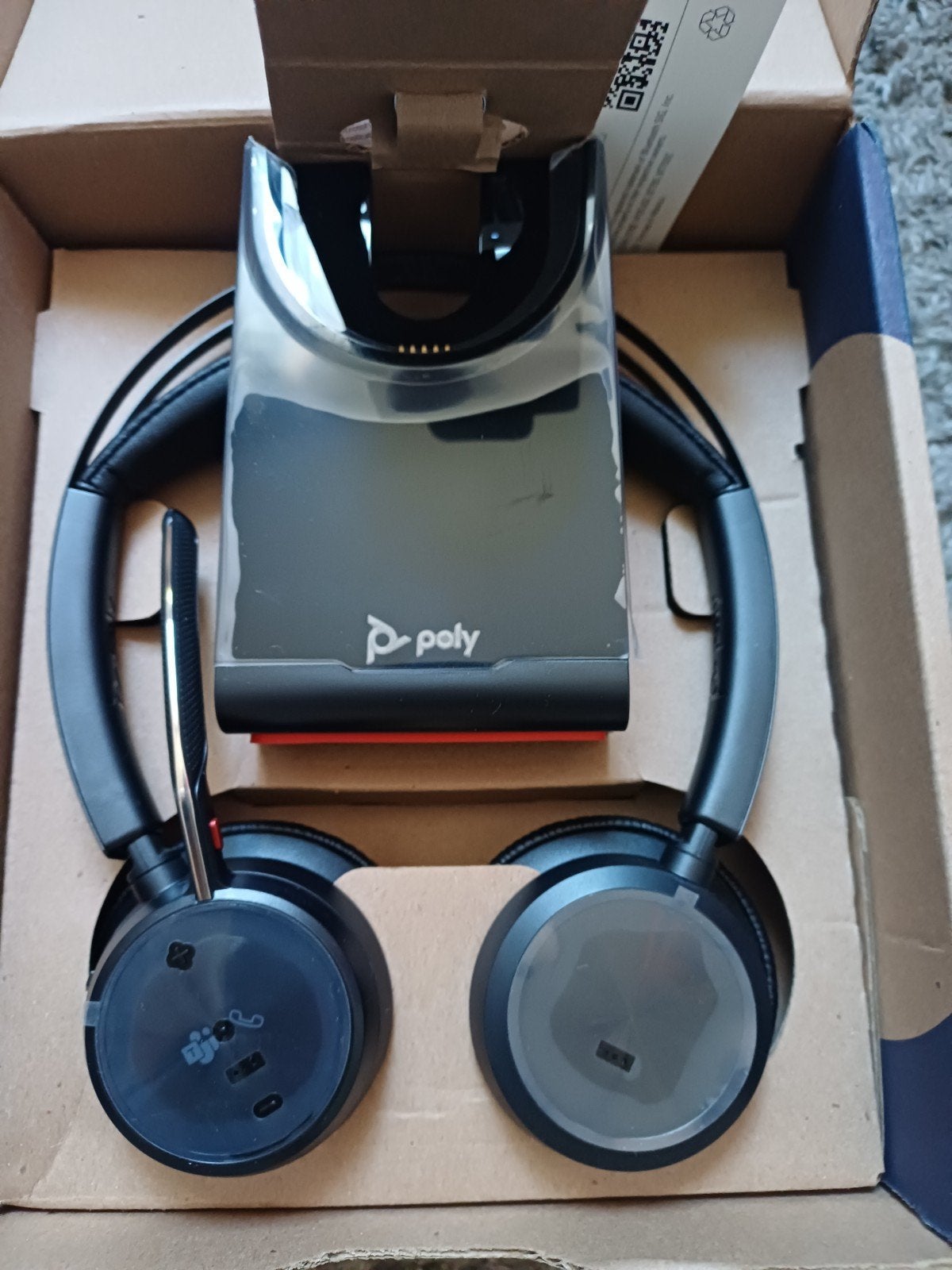 Poly Voyager Focus 2 UC Headset met Oplaadstation, Overige merken, Nieuw, Ophalen of Verzenden, Over-ear