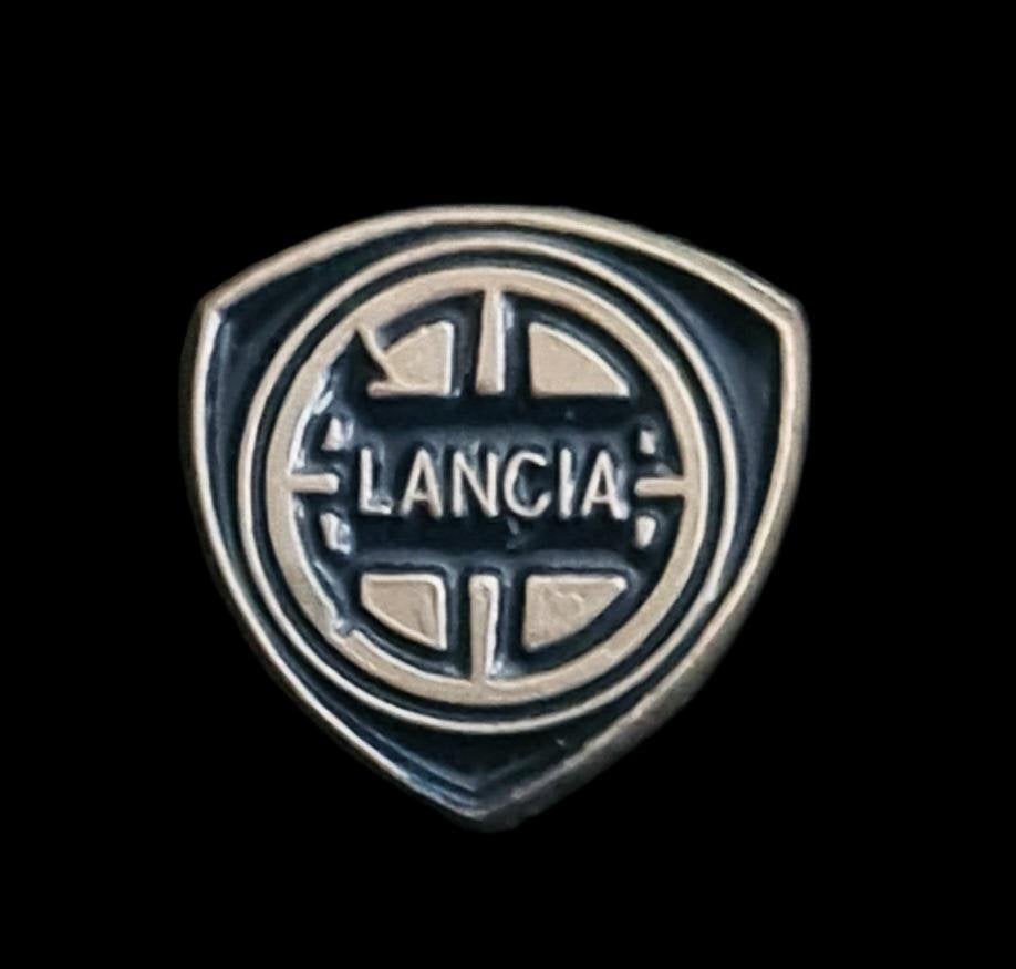 Lancia schild pin- klein gelakt, Verzenden, Nieuw, Transport, Speldje of Pin