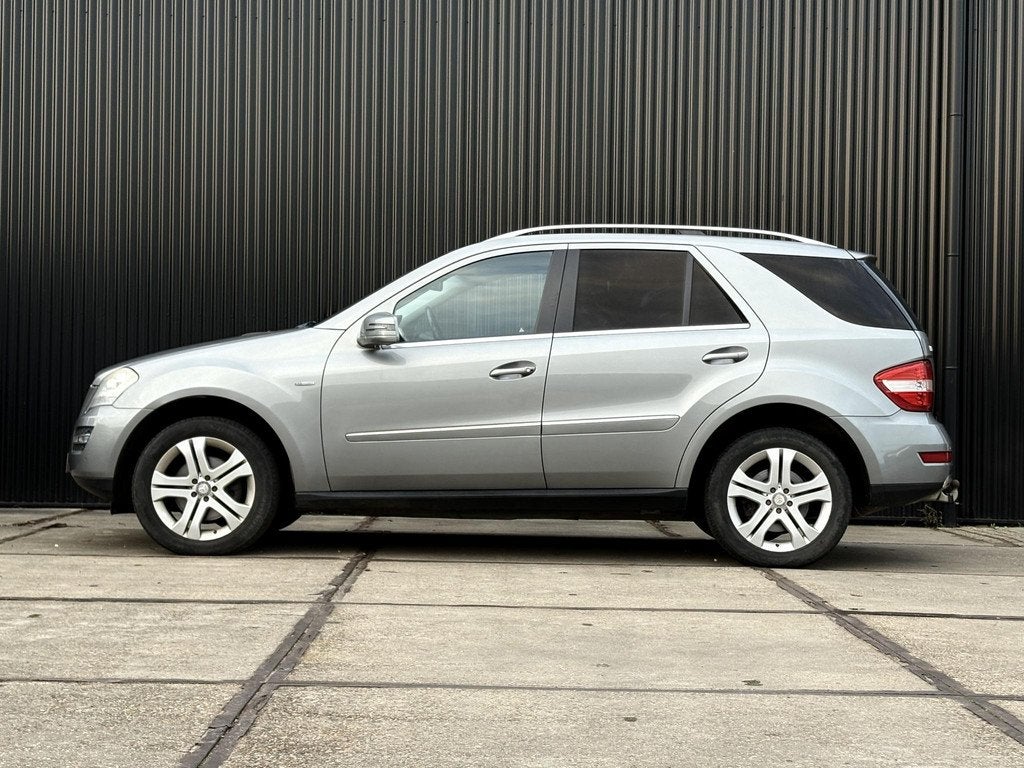 Mercedes-Benz M-klasse ML 300 V6 205 PK AUT | 3500KG TREKHAA, Auto's, Mercedes-Benz, Automaat, Euro 5, 2240 kg, Gebruikt