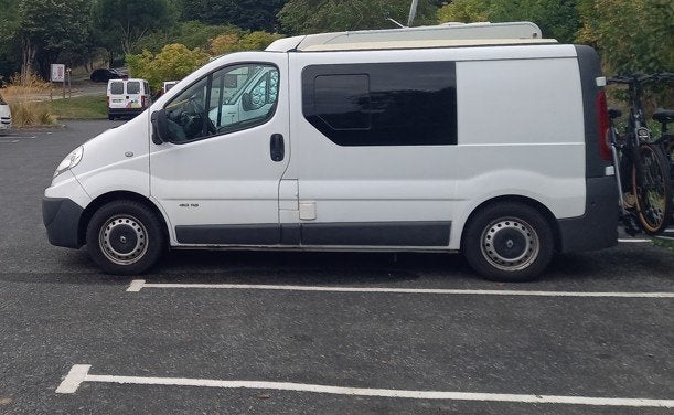 Renault Trafic Camperbus 2013 met hefdak en complete inbouw, Caravans en Kamperen, Campers, Overige merken, Buscamper of Camperbus