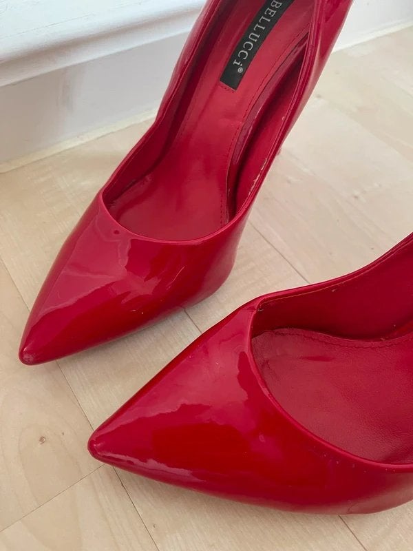 Bellucci rode lakleren pumps - Maat 38, Kleding | Dames, Ophalen of Verzenden, Zo goed als nieuw, Rood, Pumps