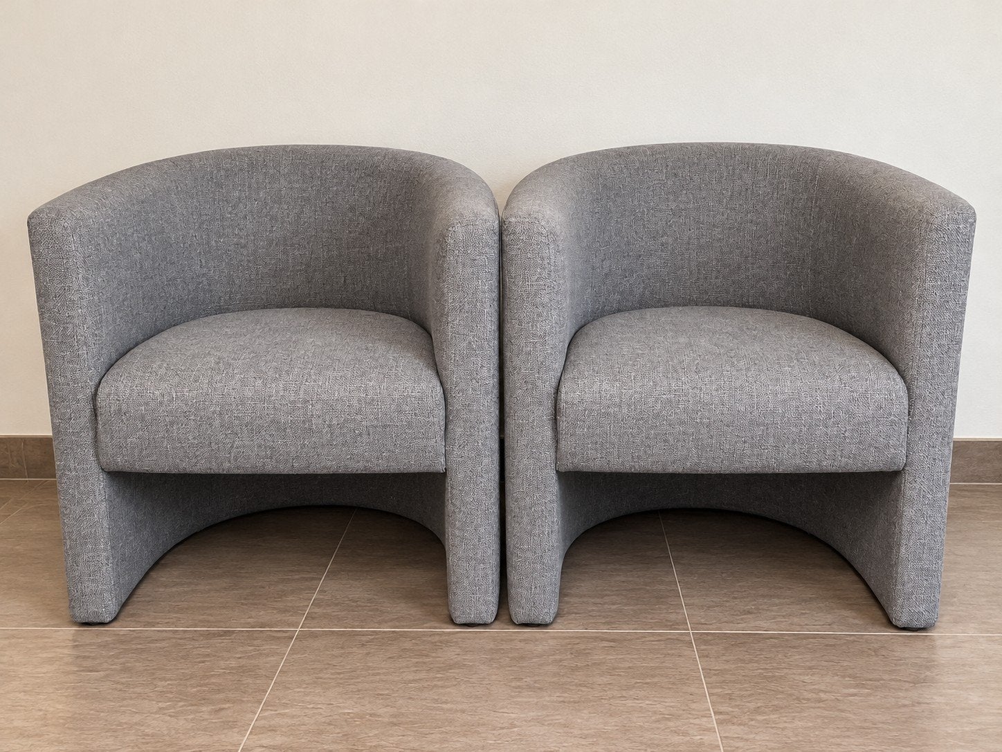 2 Grijze Kuipfauteuils - Modern & Comfortabel, Ophalen, Gebruikt, Modern, Tijdloos, Stof