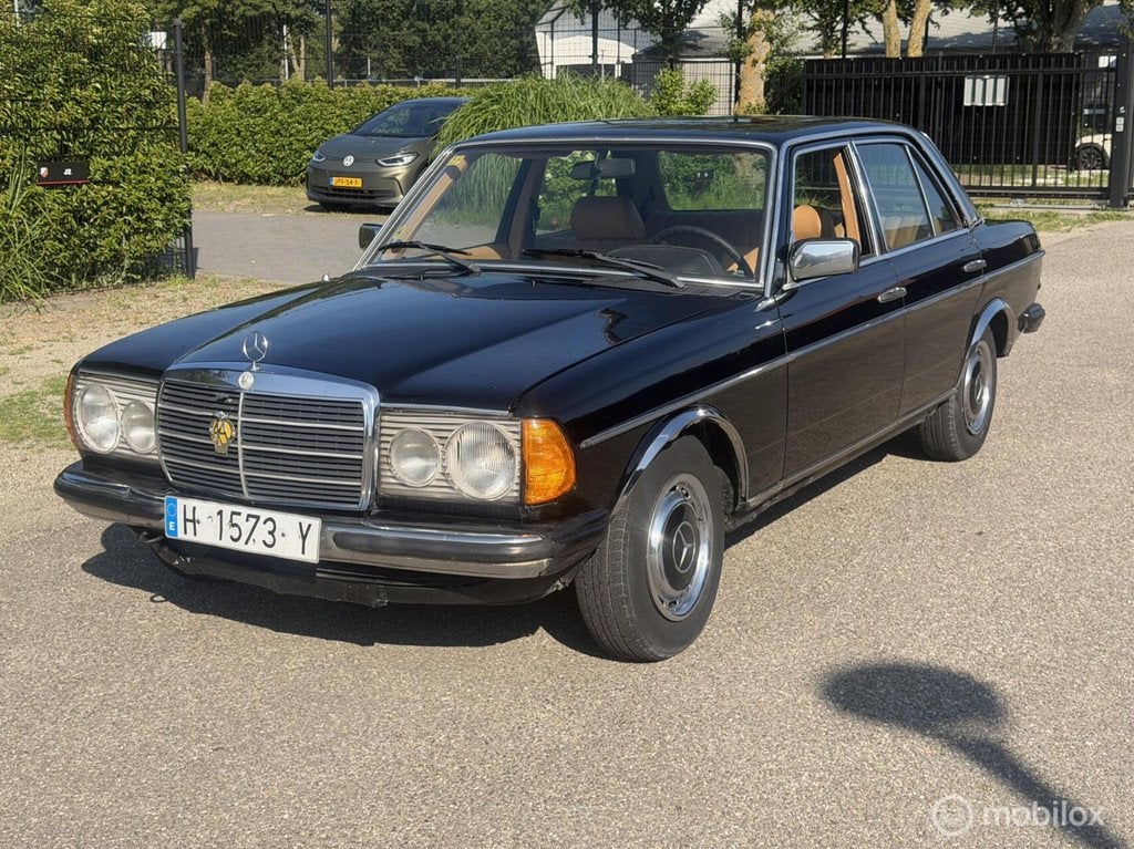 Mercedes 240 D Automaat Belastingvrij, Auto's, Mercedes-Benz, Bedrijf, Sedan, Te koop