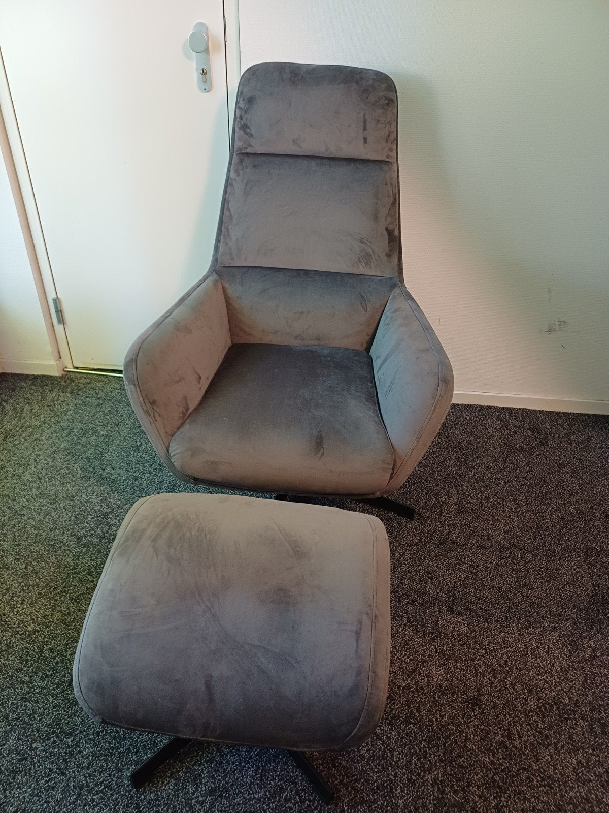 Grijze draaibare fauteuil met hocker - Zo goed als nieuw, Ophalen