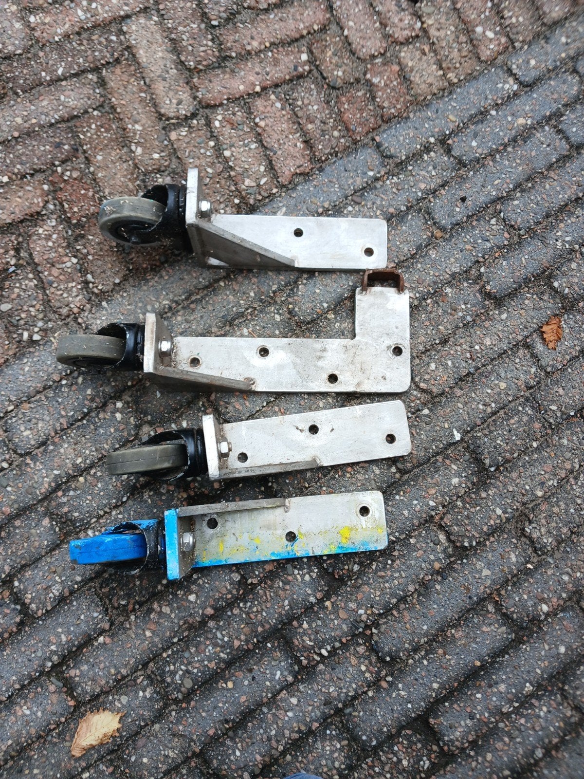 Set van 4 zwenkwielen met bevestigingsbeugels, Doe-het-zelf en Verbouw, Ophalen of Verzenden