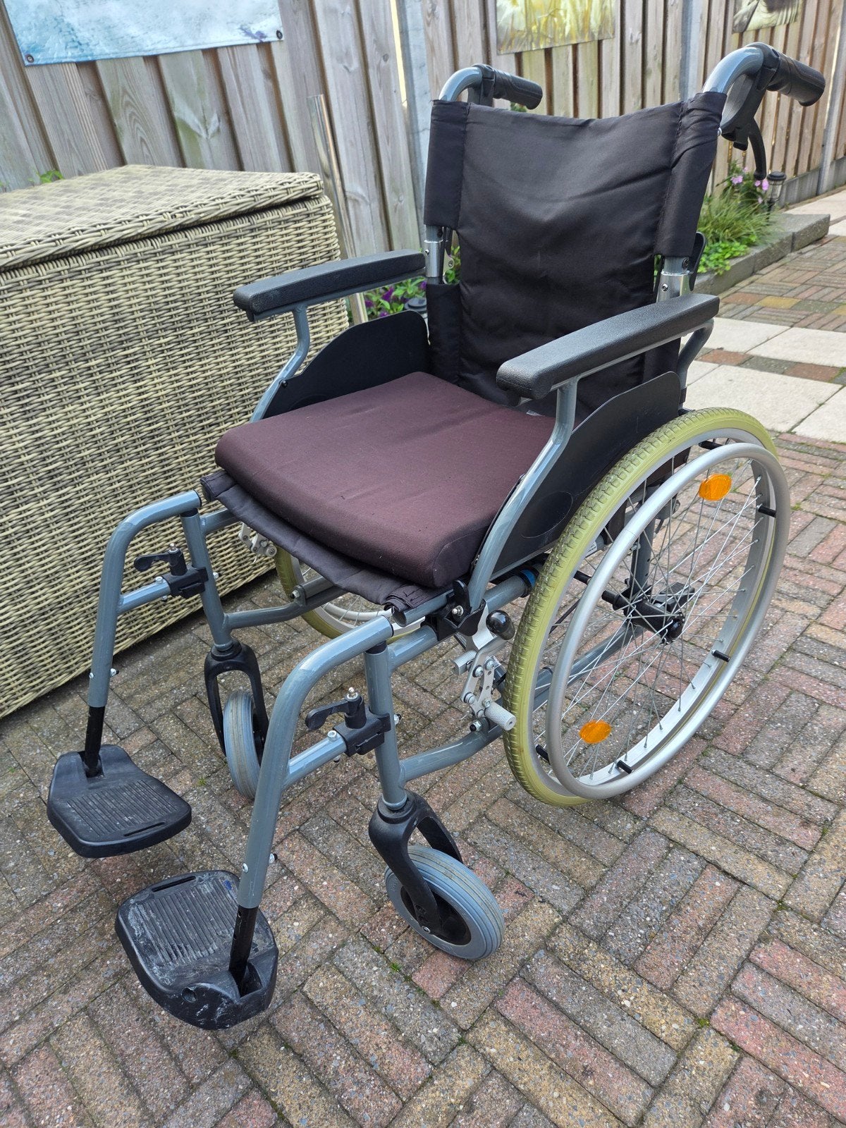 opklapbare  rolstoel met beensteunen, Ophalen, Inklapbaar, Gebruikt, Duwrolstoel