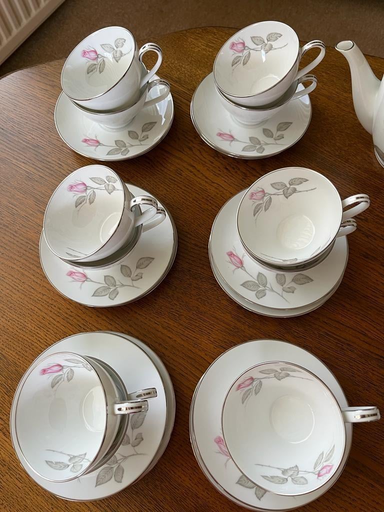 12 espresso  en 12 thee kopjes, Antiek en Kunst, Antiek | Servies compleet, Ophalen