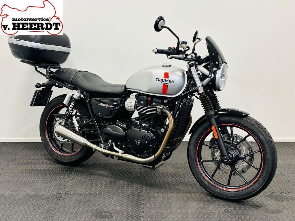 TRIUMPH STREET TWIN 8200 km NIEUWSTAAT (bj 2016), Motoren, Motoren | Triumph, Bedrijf, Toermotor, 2 cilinders