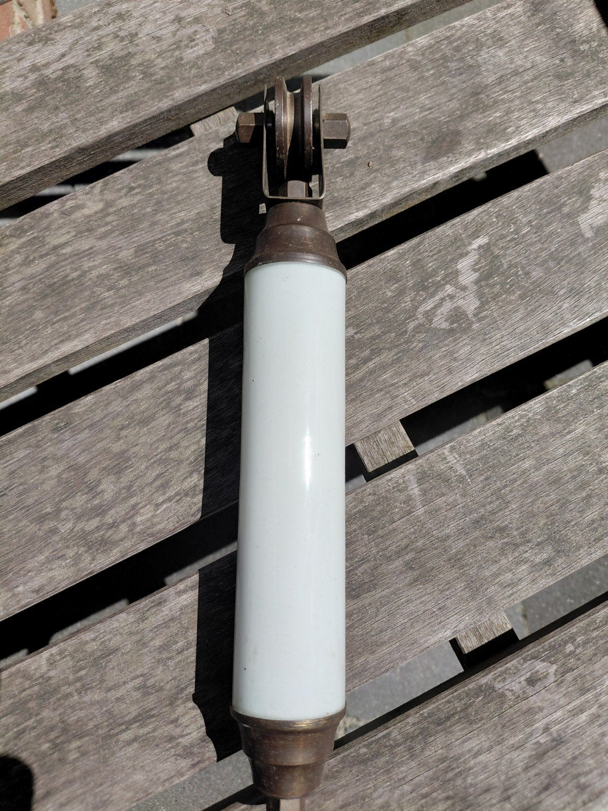 Antiek messing contragewicht met melkglas, Ophalen of Verzenden