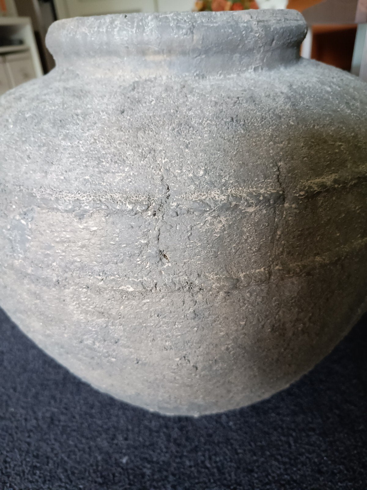 OPBRENGST VOOR NEPAL Grote vaas hoogte 38 en doorsnee 42 cm., Ophalen, Zo goed als nieuw, Bruin, 38 cm