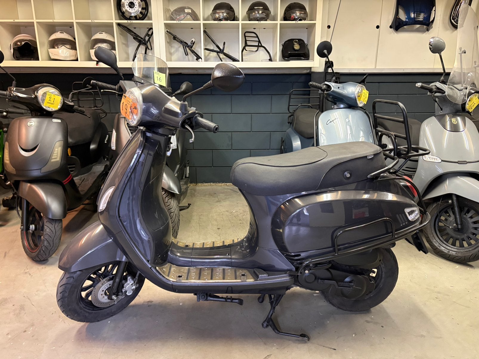 Super nette Agm VX50 Te koop | Bouwjaar 2019!, Fietsen en Brommers, Snorfietsen en Snorscooters, Zo goed als nieuw, Benzine, Ophalen