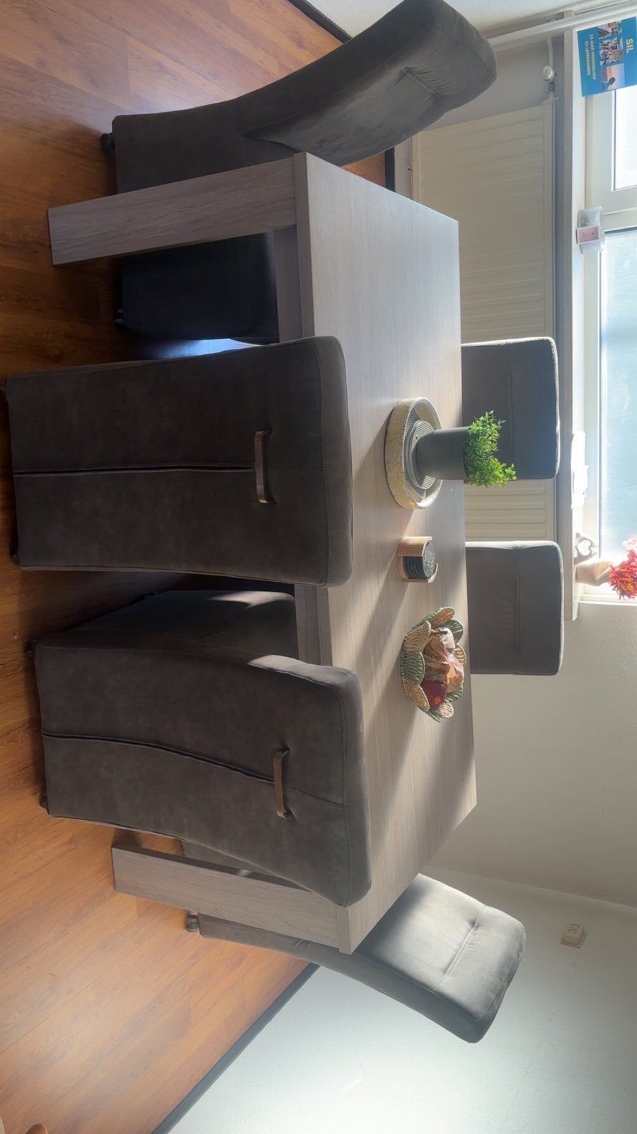 Eetkamer tafel met stoelen, Ophalen, Retail roermond, Zo goed als nieuw, 4 tot 6 stoelen